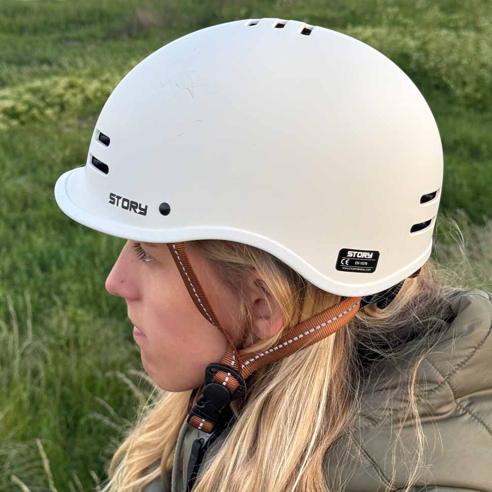 Story Retro Certified Helm