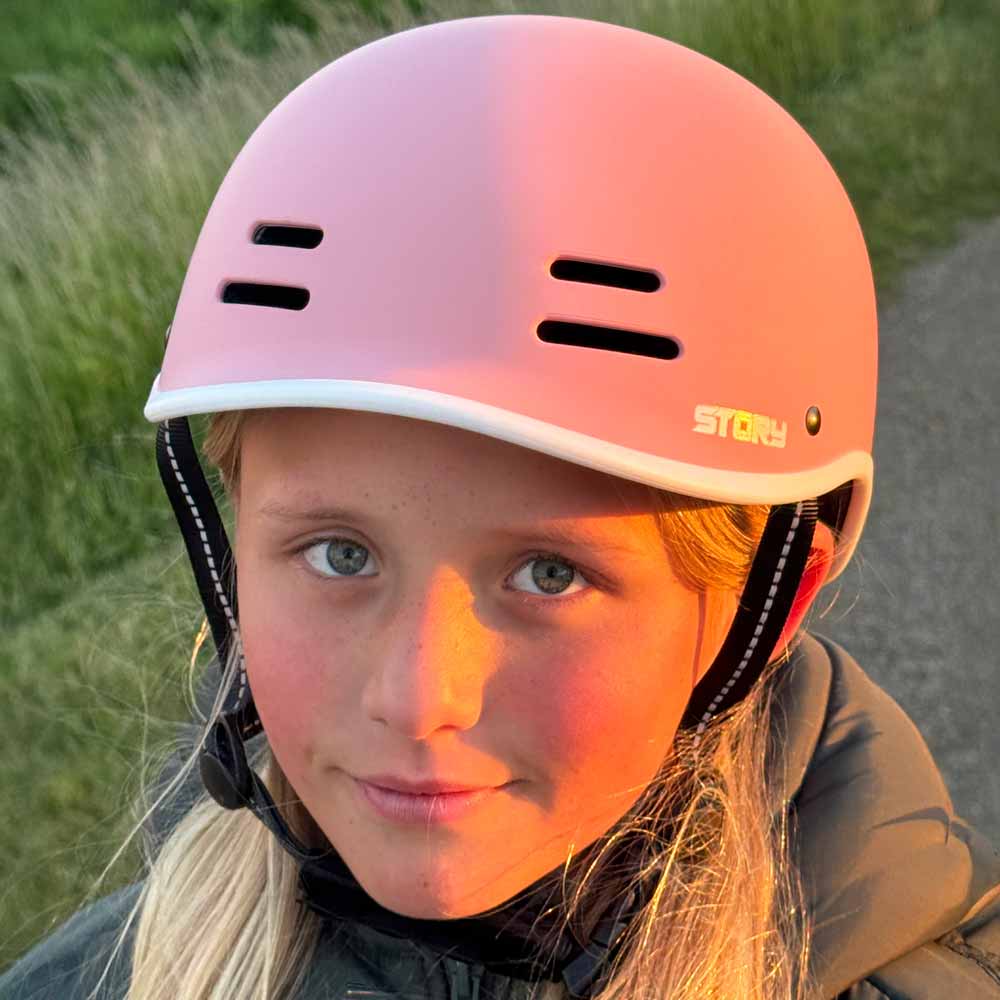 Story Retro Certified Helm