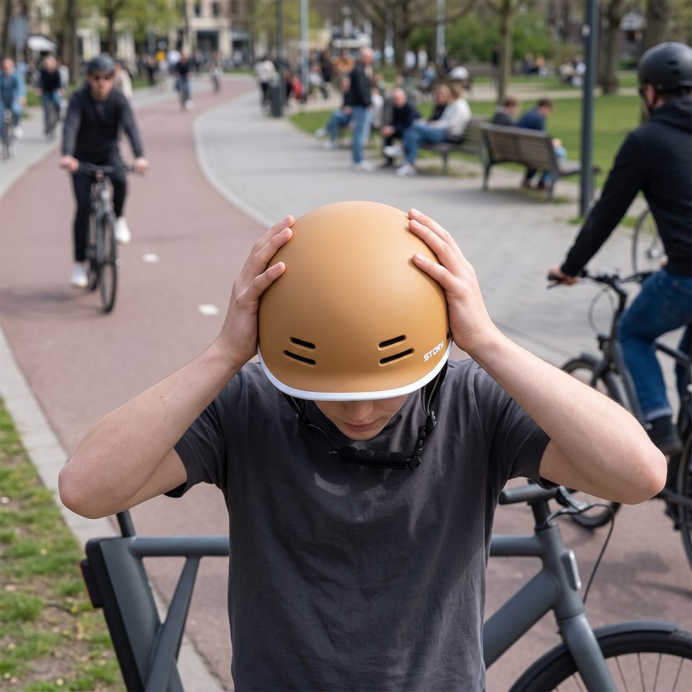Story Retro Certified Helm