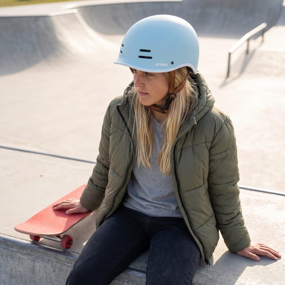 Story Retro Certified Helm