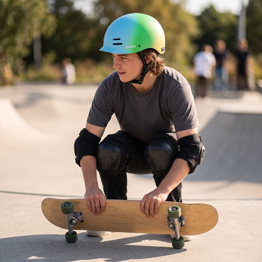 Story Retro Certified Helm