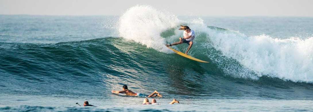 SUP surfen op golven